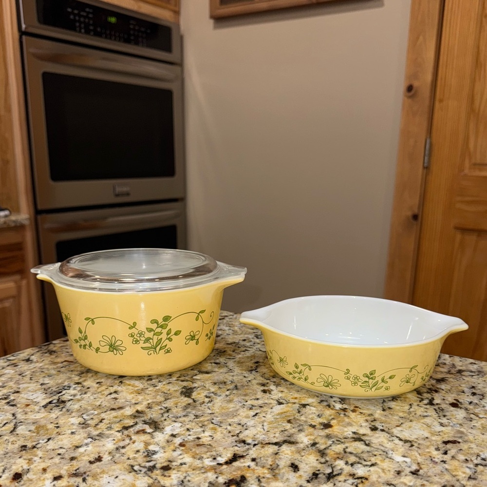 2 Vintage Pyrex Dishes